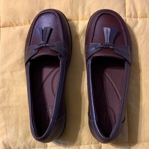 Clarks Women's Brown Loafers NWOT Size 8XW